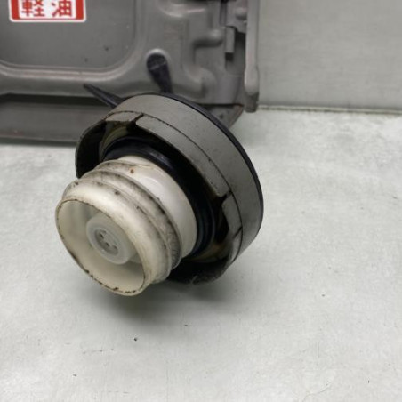 Trappe d'essence TOYOTA COROLLA VERSO 1