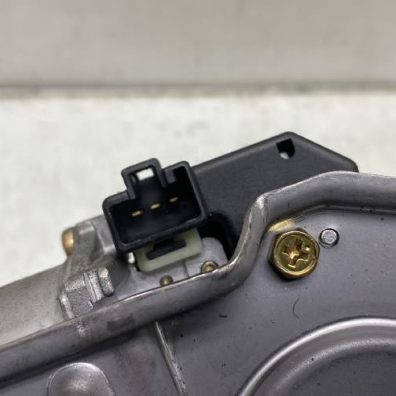 Moteur essuie glace arriere TOYOTA COROLLA VERSO 1 Photo n°3