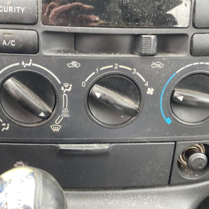 Moteur essuie glace arriere TOYOTA COROLLA VERSO 1 Photo n°12