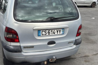 Serrure avant droit RENAULT SCENIC 1