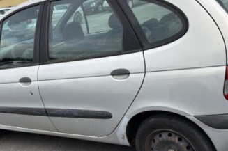 Serrure avant droit RENAULT SCENIC 1