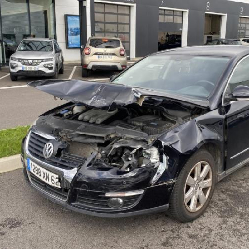 Feu arriere secondaire gauche (feux) VOLKSWAGEN PASSAT 5 Photo n°4