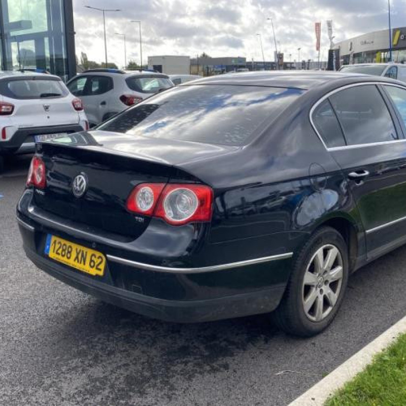 Feu arriere secondaire gauche (feux) VOLKSWAGEN PASSAT 5 Photo n°6