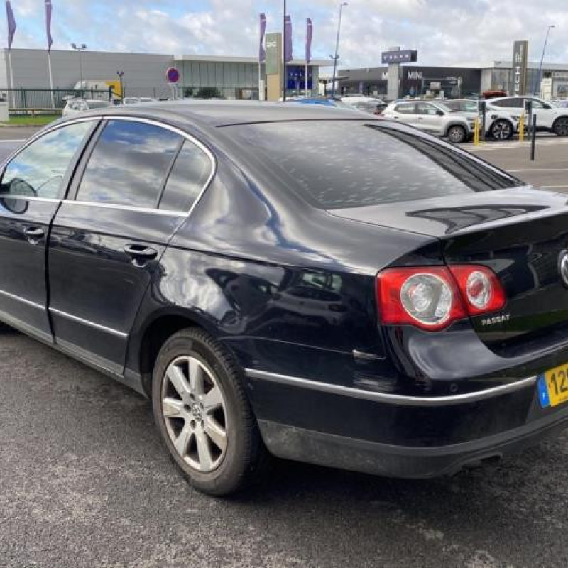 Feu arriere secondaire gauche (feux) VOLKSWAGEN PASSAT 5 Photo n°7
