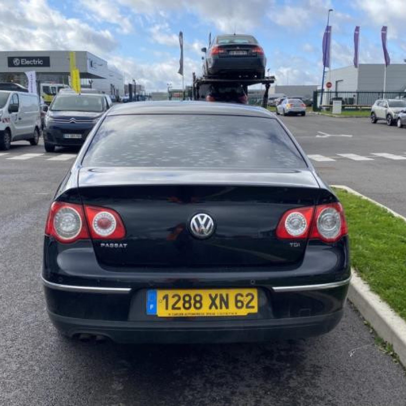Feu arriere secondaire gauche (feux) VOLKSWAGEN PASSAT 5 Photo n°8
