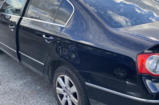Feu arriere secondaire gauche (feux) VOLKSWAGEN PASSAT 5
