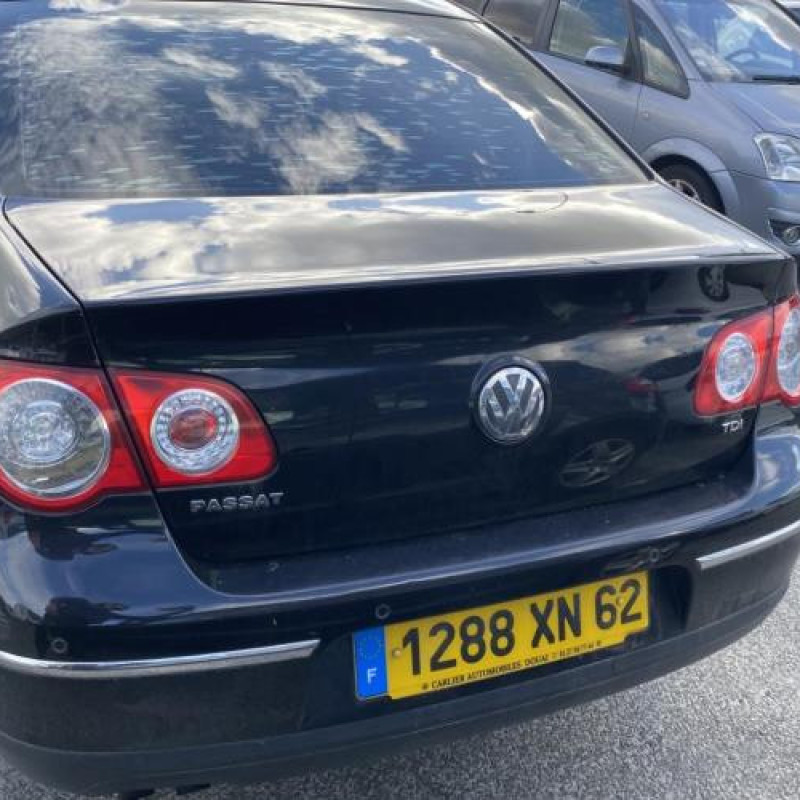 Feu arriere secondaire gauche (feux) VOLKSWAGEN PASSAT 5 Photo n°18