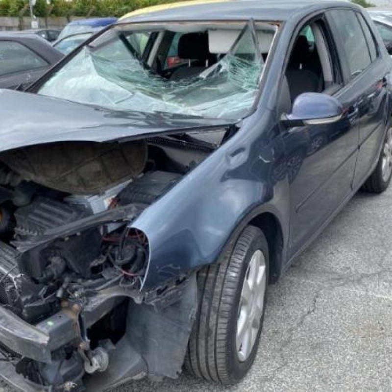 Feu arriere secondaire gauche (feux) VOLKSWAGEN GOLF 5 Photo n°4