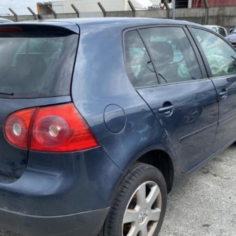 Feu arriere secondaire gauche (feux) VOLKSWAGEN GOLF 5 Photo n°6