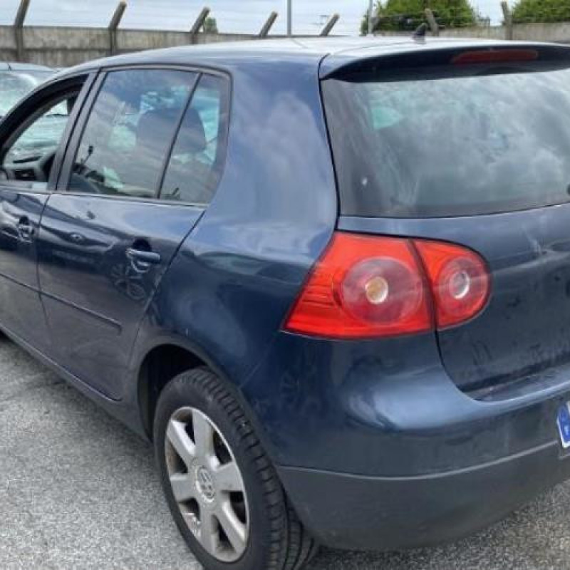 Feu arriere secondaire gauche (feux) VOLKSWAGEN GOLF 5 Photo n°7