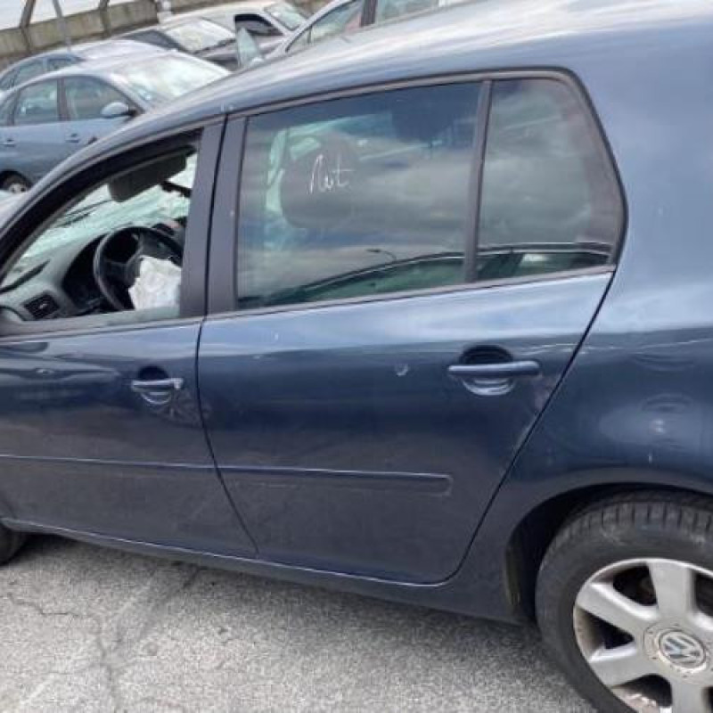 Feu arriere secondaire gauche (feux) VOLKSWAGEN GOLF 5 Photo n°9