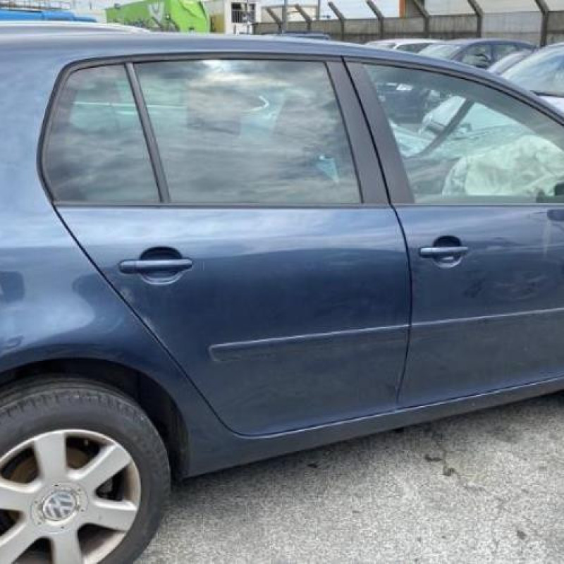 Feu arriere secondaire gauche (feux) VOLKSWAGEN GOLF 5 Photo n°10