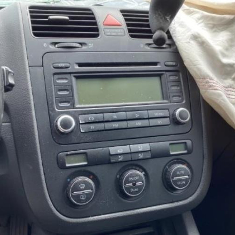 Feu arriere secondaire gauche (feux) VOLKSWAGEN GOLF 5 Photo n°18