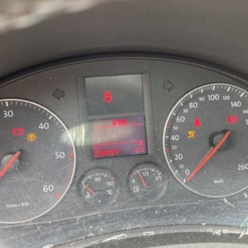 Feu arriere secondaire gauche (feux) VOLKSWAGEN GOLF 5 Photo n°19