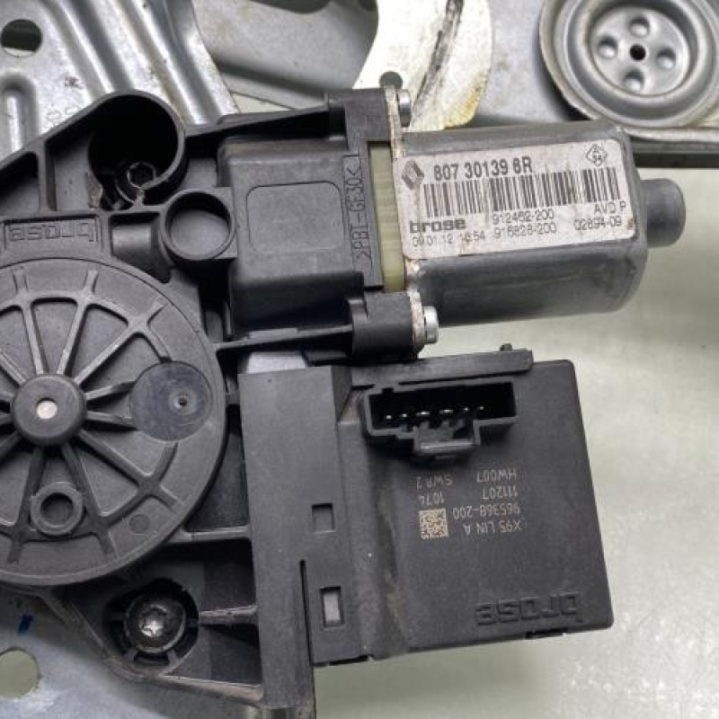 Leve vitre electrique avant droit RENAULT MEGANE 3 Photo n°4