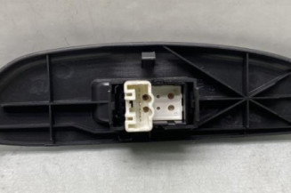Interrupteur de leve vitre avant droit TOYOTA YARIS 1