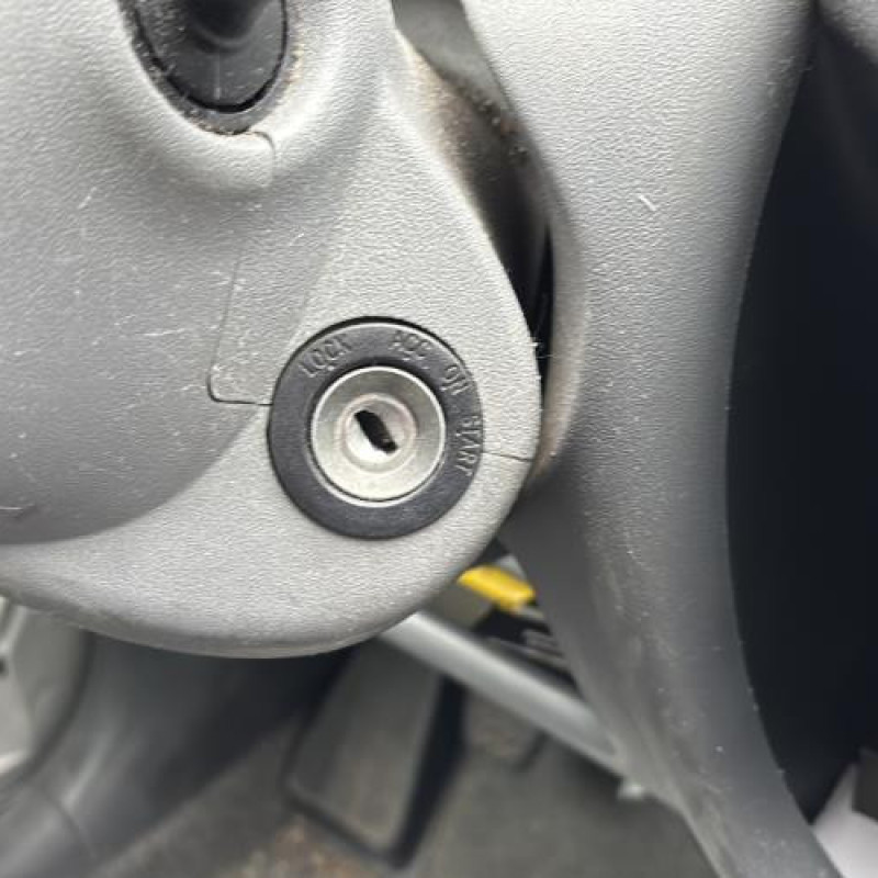 Moteur essuie glace avant TOYOTA YARIS 1 Photo n°20