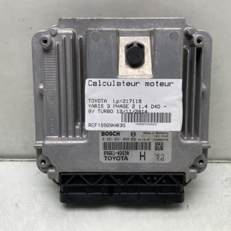 Calculateur moteur TOYOTA YARIS 3 Photo n°1