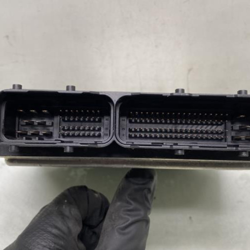 Calculateur moteur TOYOTA YARIS 3 Photo n°3