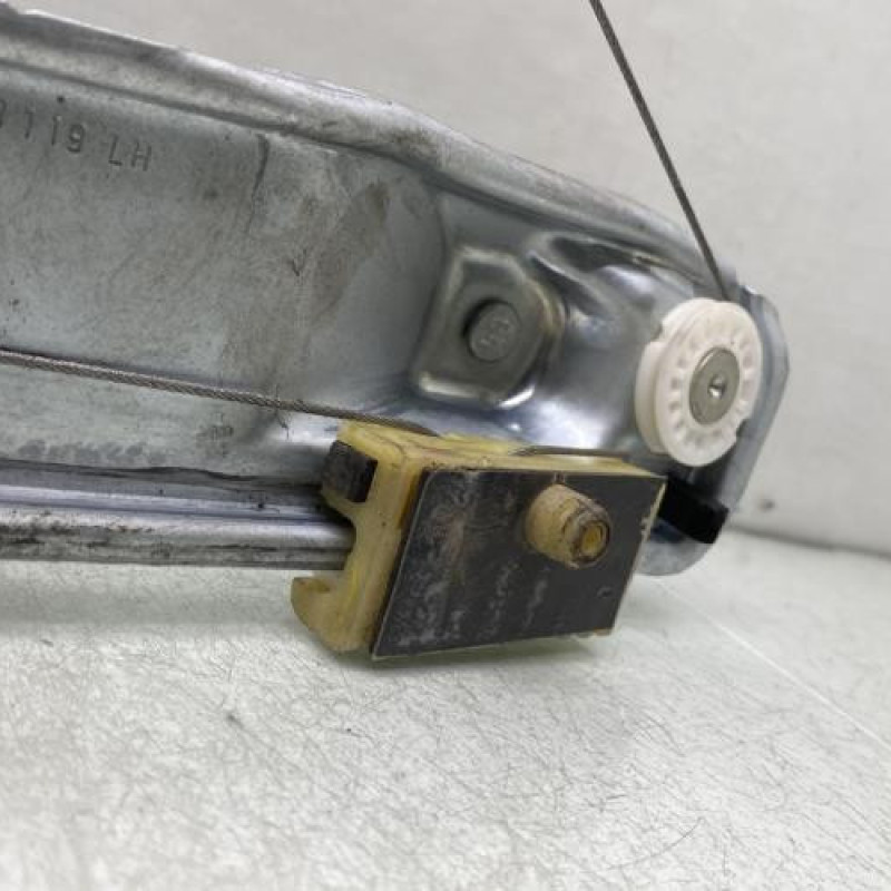 Leve vitre mecanique arriere gauche DACIA DUSTER 2 Photo n°4