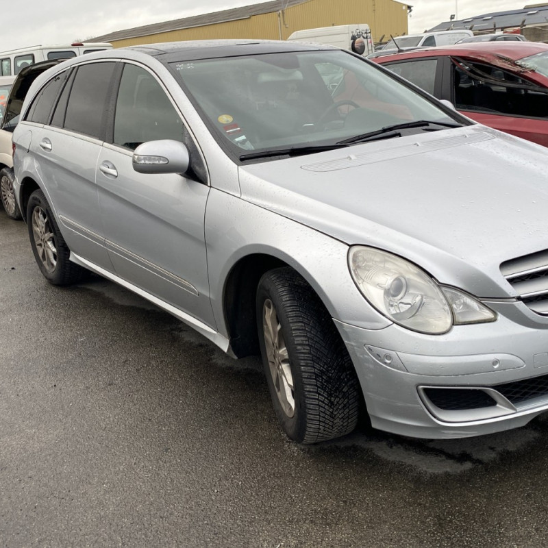 MERCEDES CLASSE R 251 PHASE 1 BREAK 320 3.0 CDI - 24V V6 TURBO 4-MATIC 4X4 Photo n°2