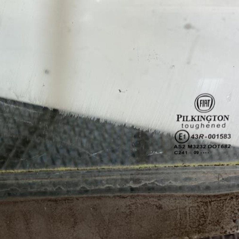 Vitre avant gauche FIAT 500 2 Photo n°3