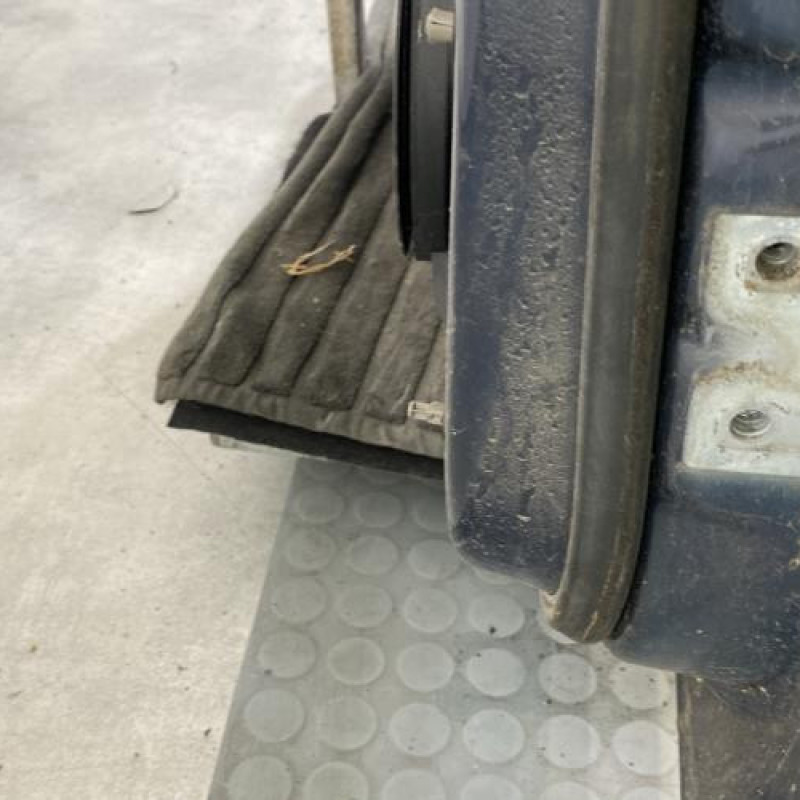 Porte avant gauche VOLVO V 70 1 Photo n°8