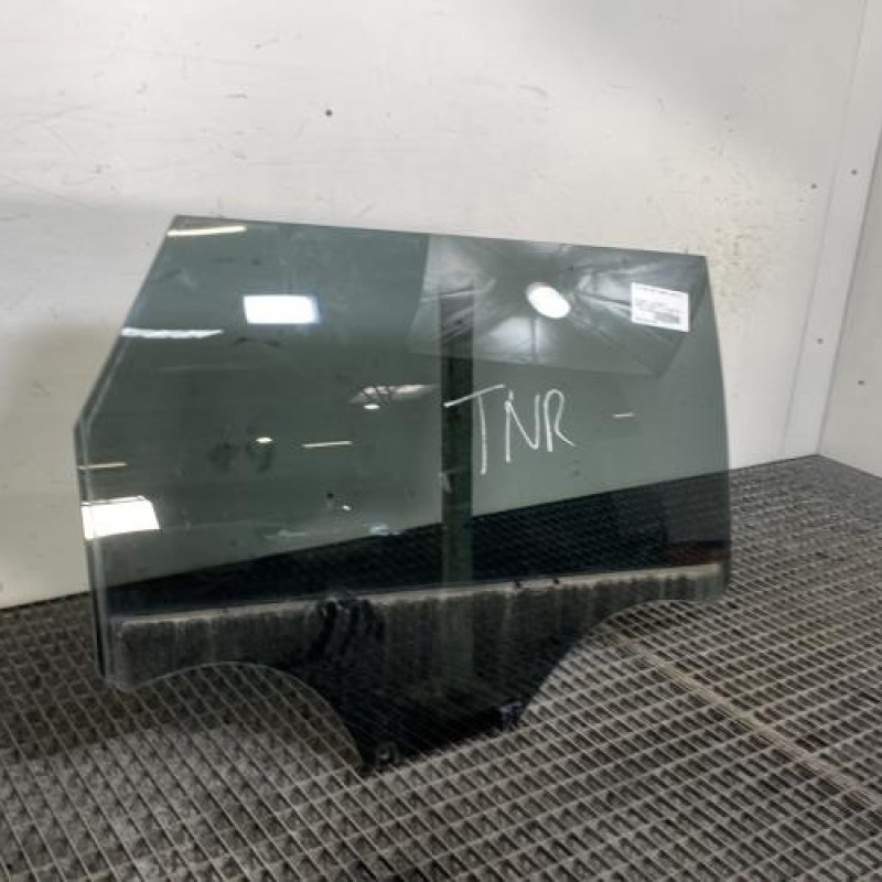 Vitre arriere droit PEUGEOT 5008 2 Photo n°4