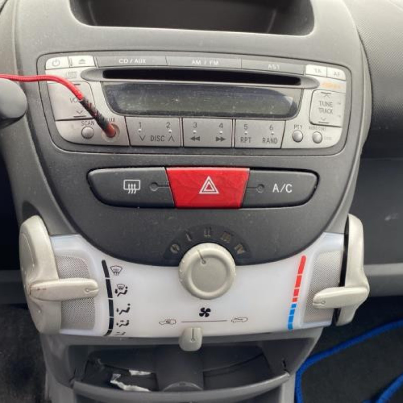 Pretensionneur de ceinture avant droit PEUGEOT 107 Photo n°18