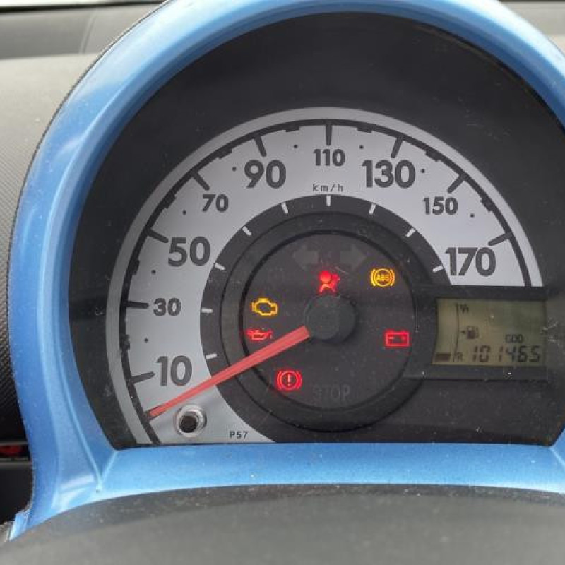 Pretensionneur de ceinture avant droit PEUGEOT 107 Photo n°20
