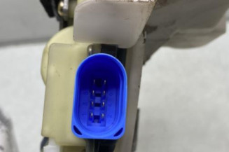 Serrure avant droit VOLKSWAGEN POLO 4