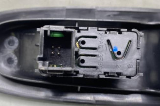 Interrupteur de leve vitre arriere droit CITROEN C4 2