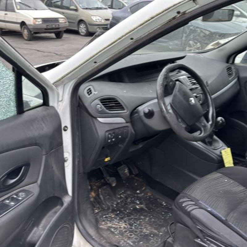 Pare boue arriere droit RENAULT SCENIC 3 Photo n°13