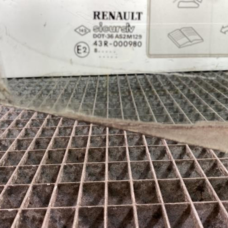 Vitre avant droit RENAULT CLIO 2 Photo n°4