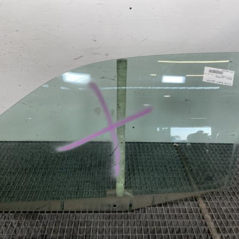 Vitre avant gauche RENAULT CLIO 2 Photo n°1