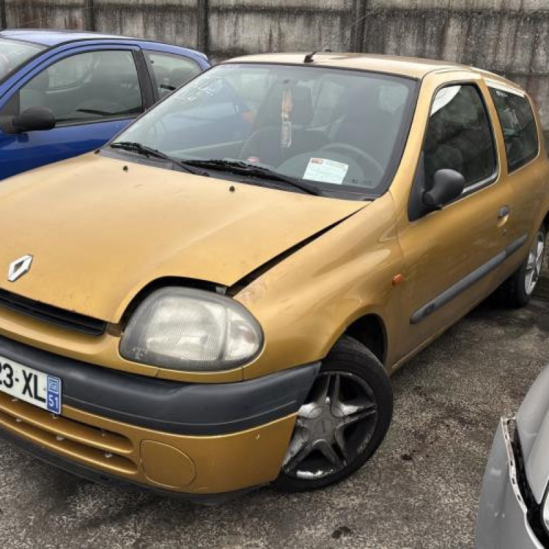 Vitre avant gauche RENAULT CLIO 2 Photo n°8