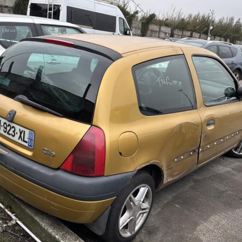 Vitre avant gauche RENAULT CLIO 2 Photo n°10