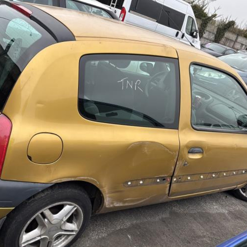 Vitre avant gauche RENAULT CLIO 2 Photo n°14