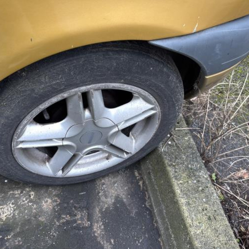 Vitre avant gauche RENAULT CLIO 2 Photo n°16