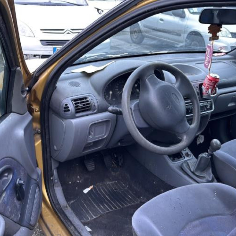 Vitre avant gauche RENAULT CLIO 2 Photo n°17