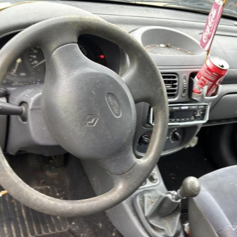 Vitre avant gauche RENAULT CLIO 2 Photo n°19