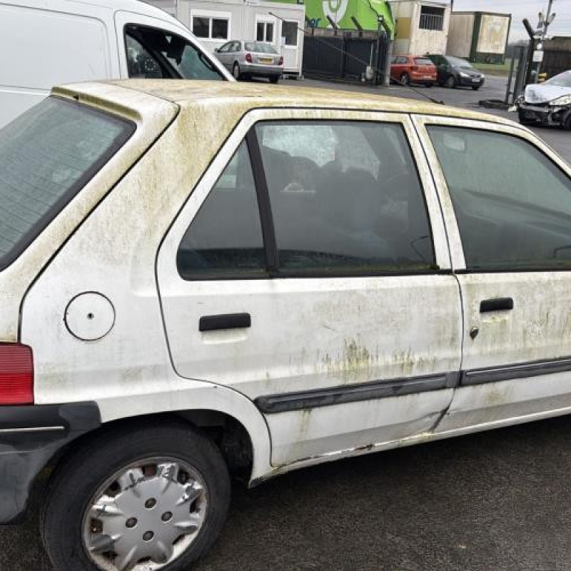Feu arriere principal droit (feux) PEUGEOT 106 Photo n°10