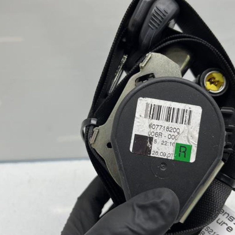 Pretensionneur de ceinture avant droit MERCEDES CLASSE B 245 Photo n°3
