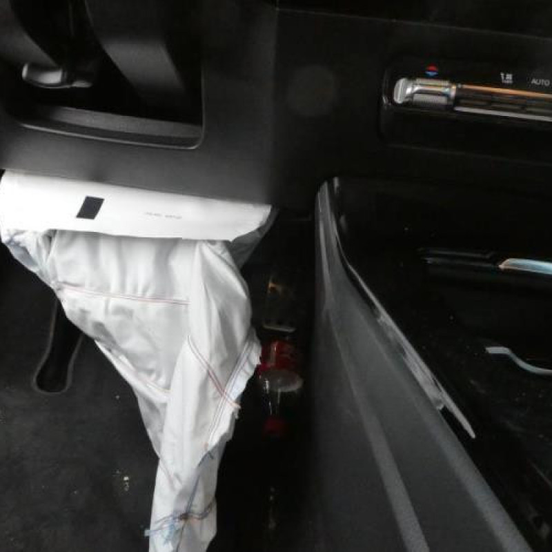 Enjoliveur anti brouillard MERCEDES CLASSE CLA 118 Photo n°17