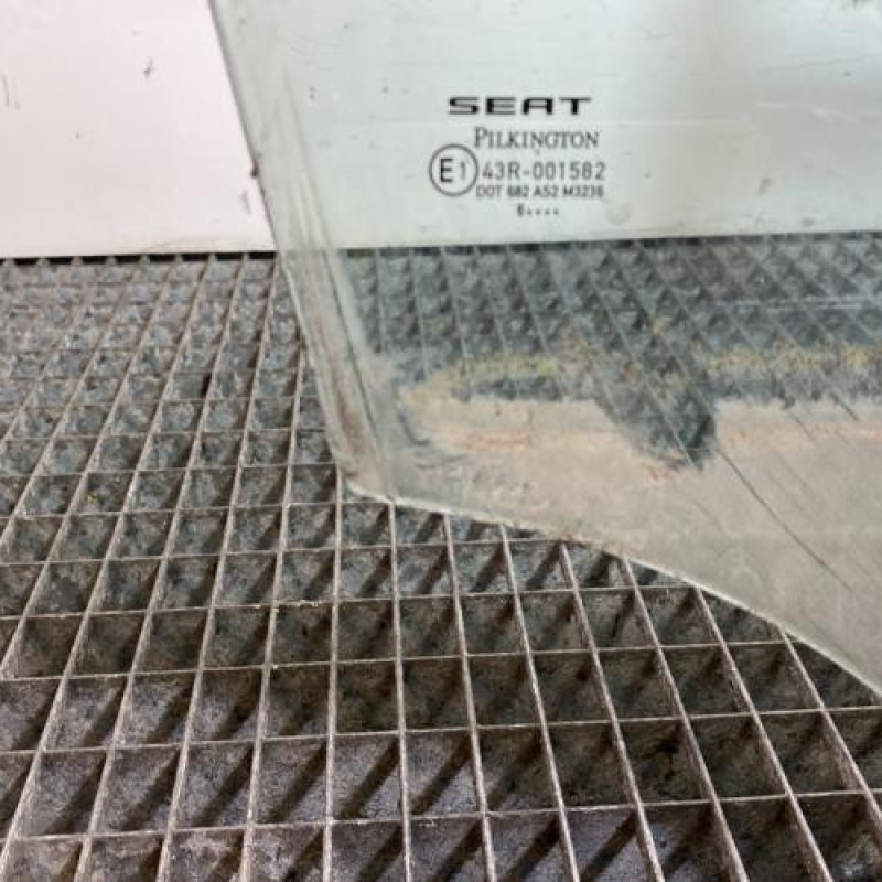 Vitre avant droit SEAT LEON 2 Photo n°4