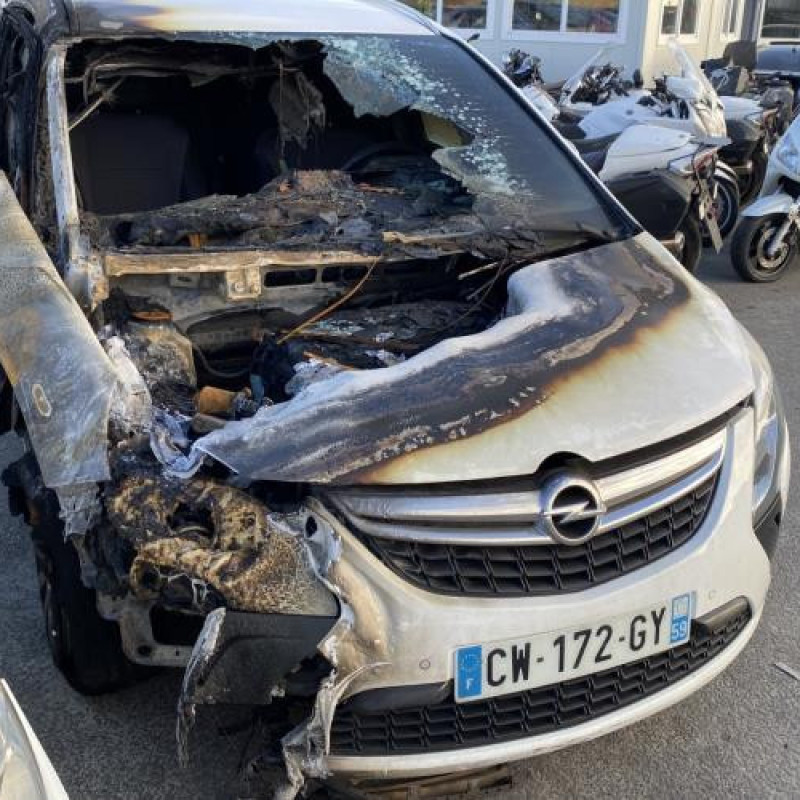 Anti brouillard arriere droit OPEL ZAFIRA TOURER C Photo n°6