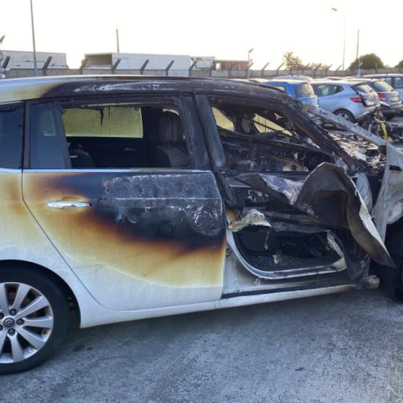 Anti brouillard arriere droit OPEL ZAFIRA TOURER C Photo n°7