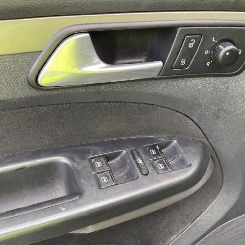 Feu arriere principal gauche (feux) VOLKSWAGEN TOURAN 1 Photo n°17