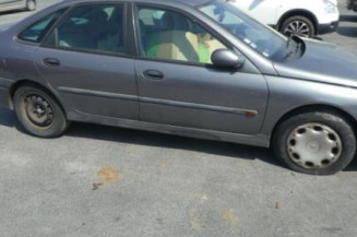 Serrure avant droit RENAULT LAGUNA 1