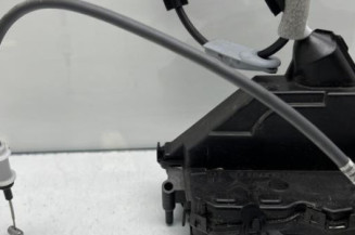Serrure avant droit PEUGEOT 5008 2